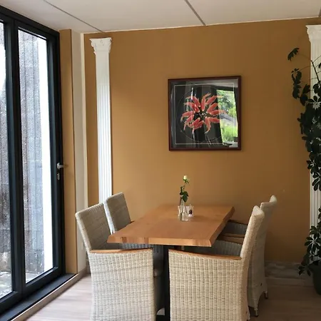 Rheinliebe Bistro Und Konukevi 3*